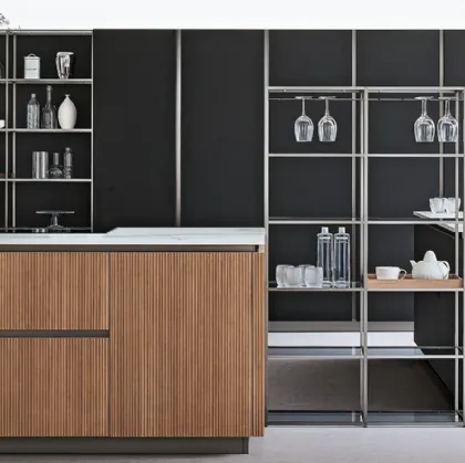 Libreria divisoria Gravity 02 in metallo con ripiani in vetro di Veneta Cucine