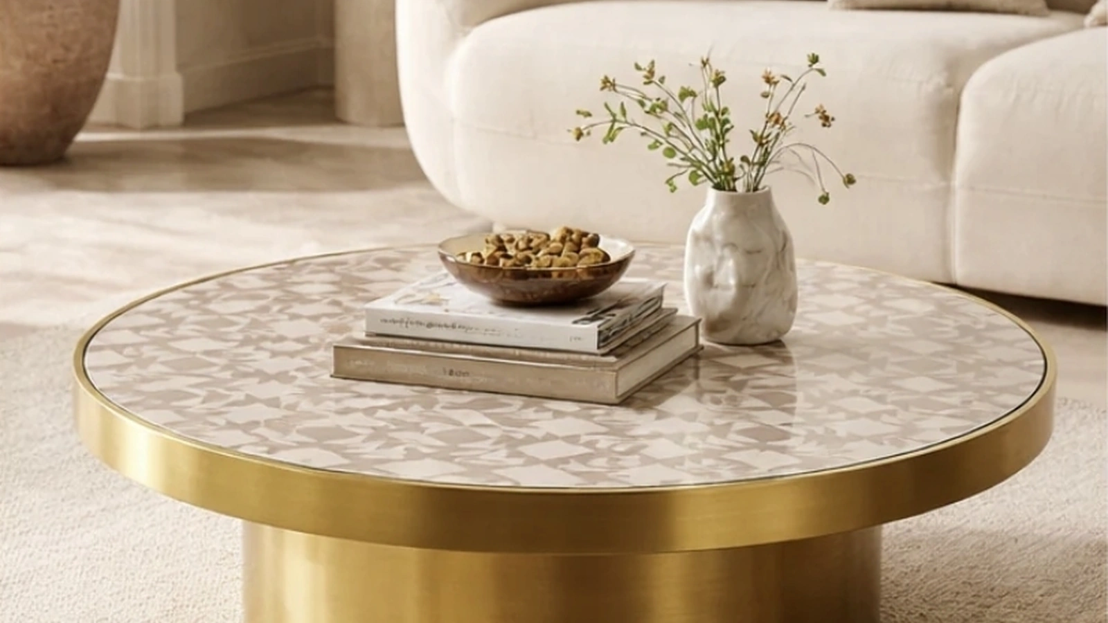 Tavolino Zahir 11 con top in vetro e base in ottone di Migliorino