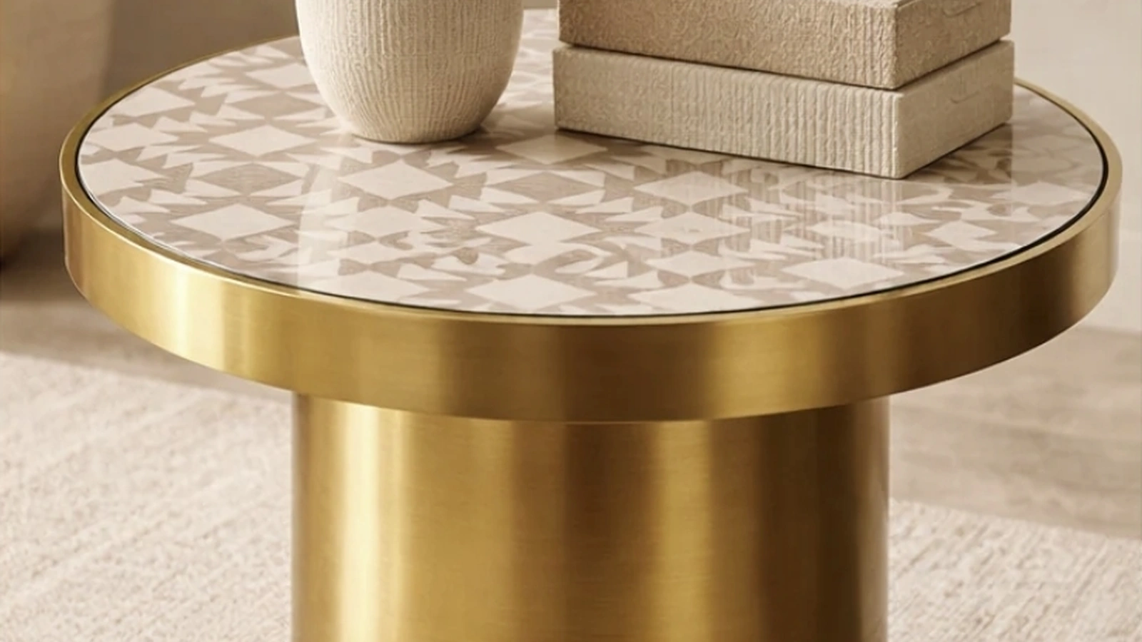 Tavolino Zahir 11 con top in vetro e base in ottone di Migliorino