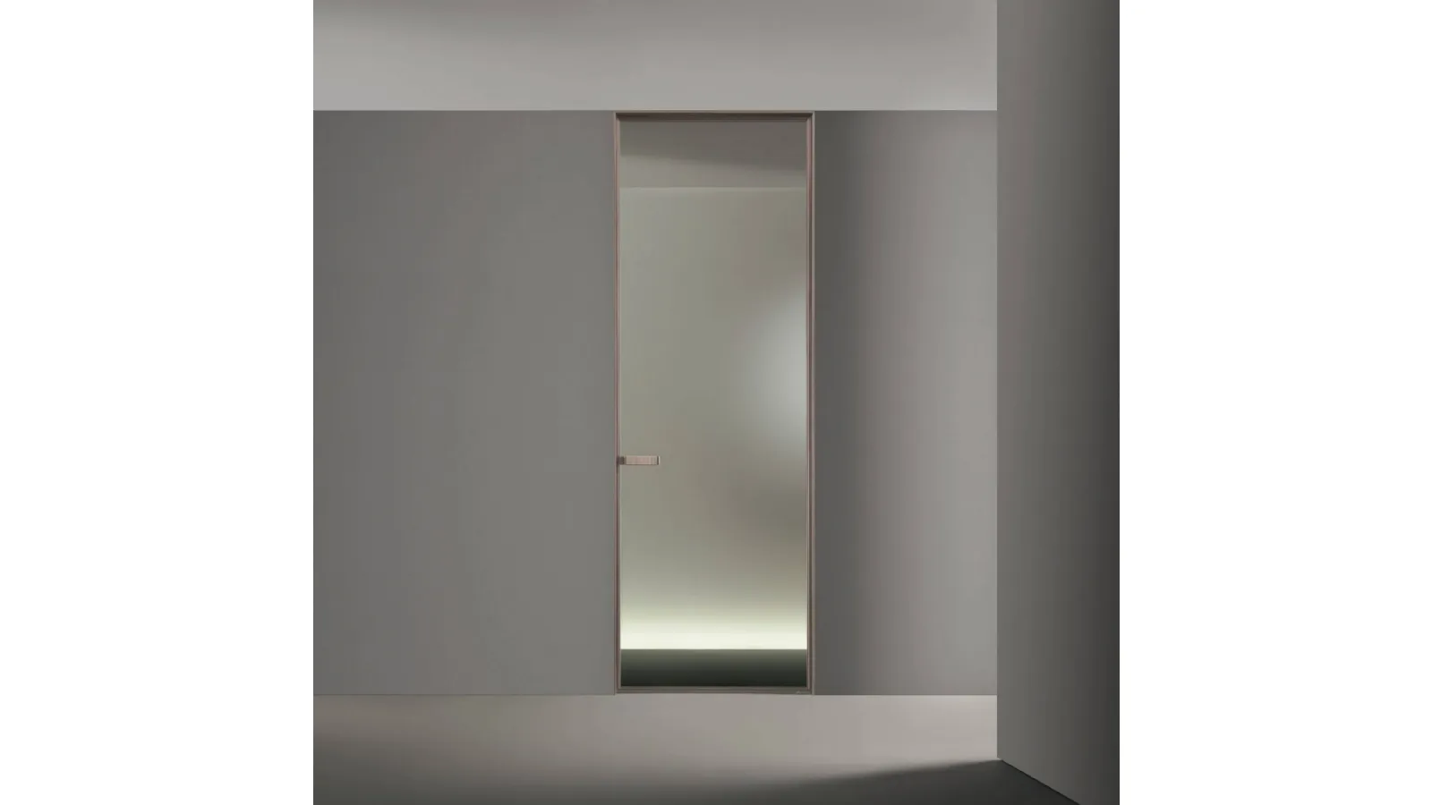 Porta a battente con chiusura magnetica per interni Vela in vetro grigio trasparente e struttura in metallo finitura Peltro di Rimadesio