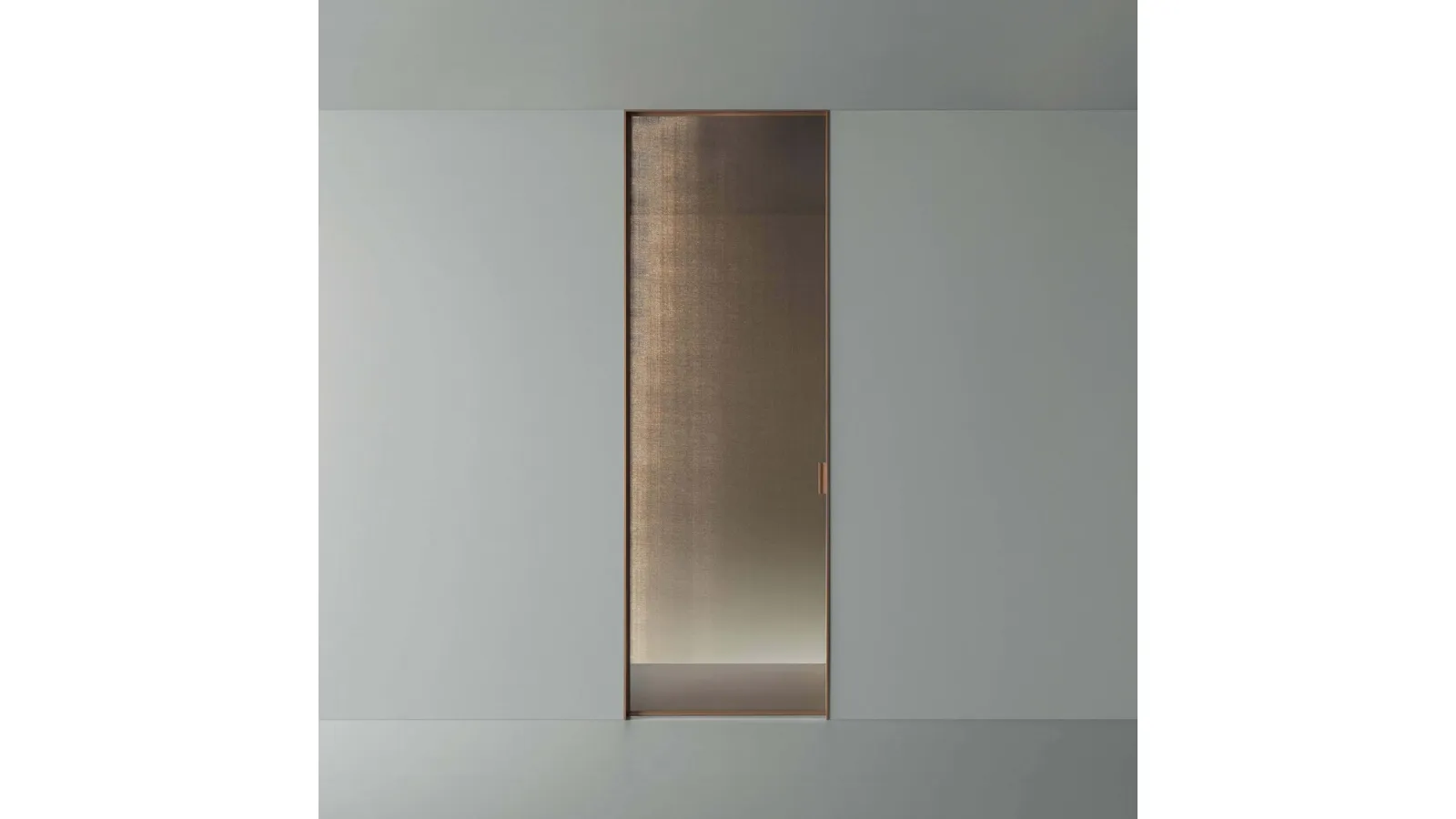 Porta per interni Vela in Vetro rete Bronzo con struttura in metallo finitura Rame di Rimadesio