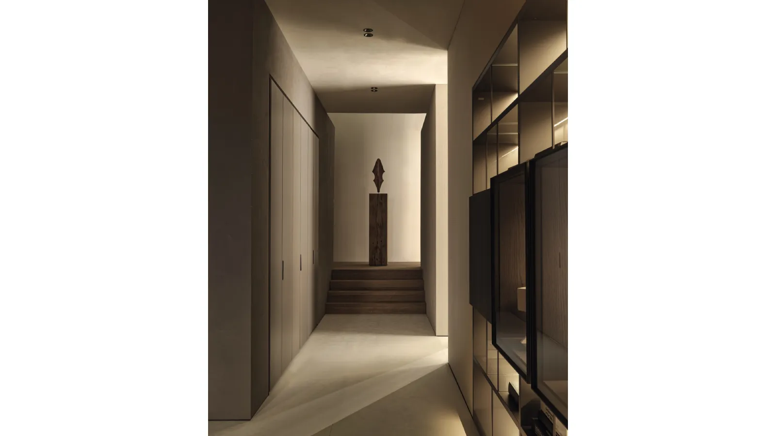 Armadio Gliss su misura Master Linear Doors in laccato opaco di Molteni & C