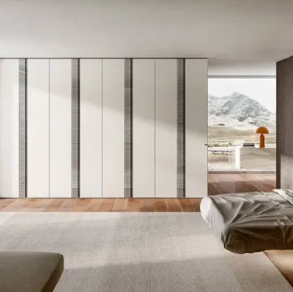 Armadio con ante battenti Groove Bianco con inserto verticale in vetro finitura tessuto di Lago