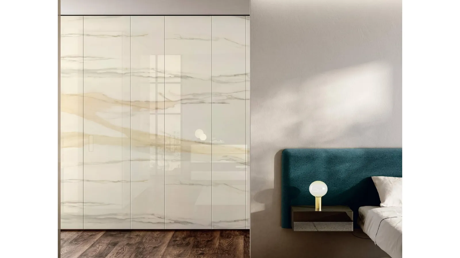 Armadio con ante battenti Flapp in vetro Marble XGlass di Lago