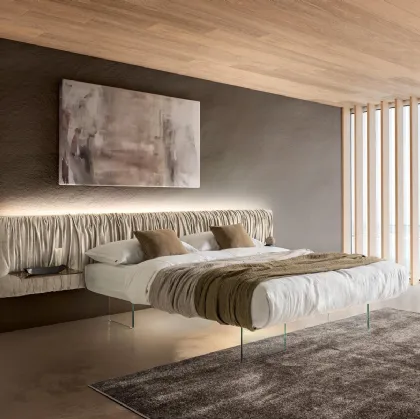 Letto con testiera in tessuto arricciato e con illuminazione a LED Air Replis di Lago