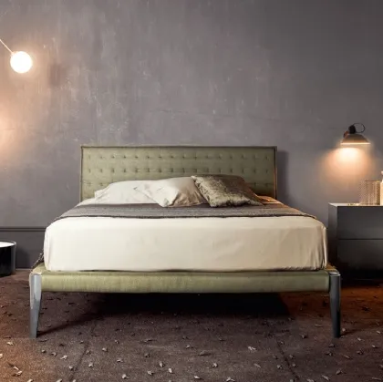 Letto in tessuto con testiera trapuntata Spillo di Pianca