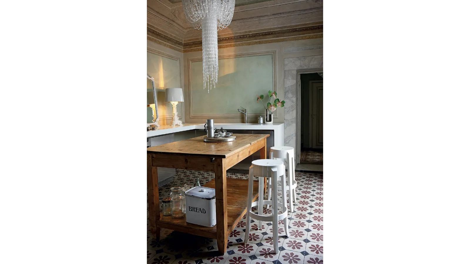 Sgabello impilabile Charles Ghost Stool di Kartell