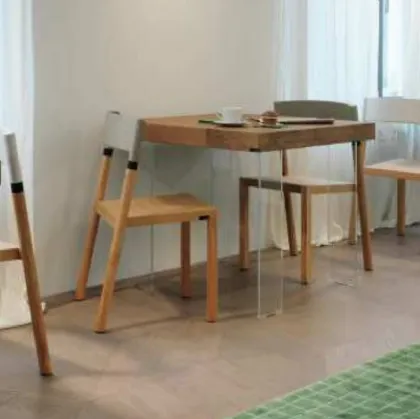 Sedia impilabile Joynt in legno di Rovere di Lago