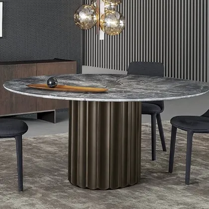 Tavolo Dorian Table con top in marmo e base in poliuretano finitura bronzo spazzolato di Bonaldo