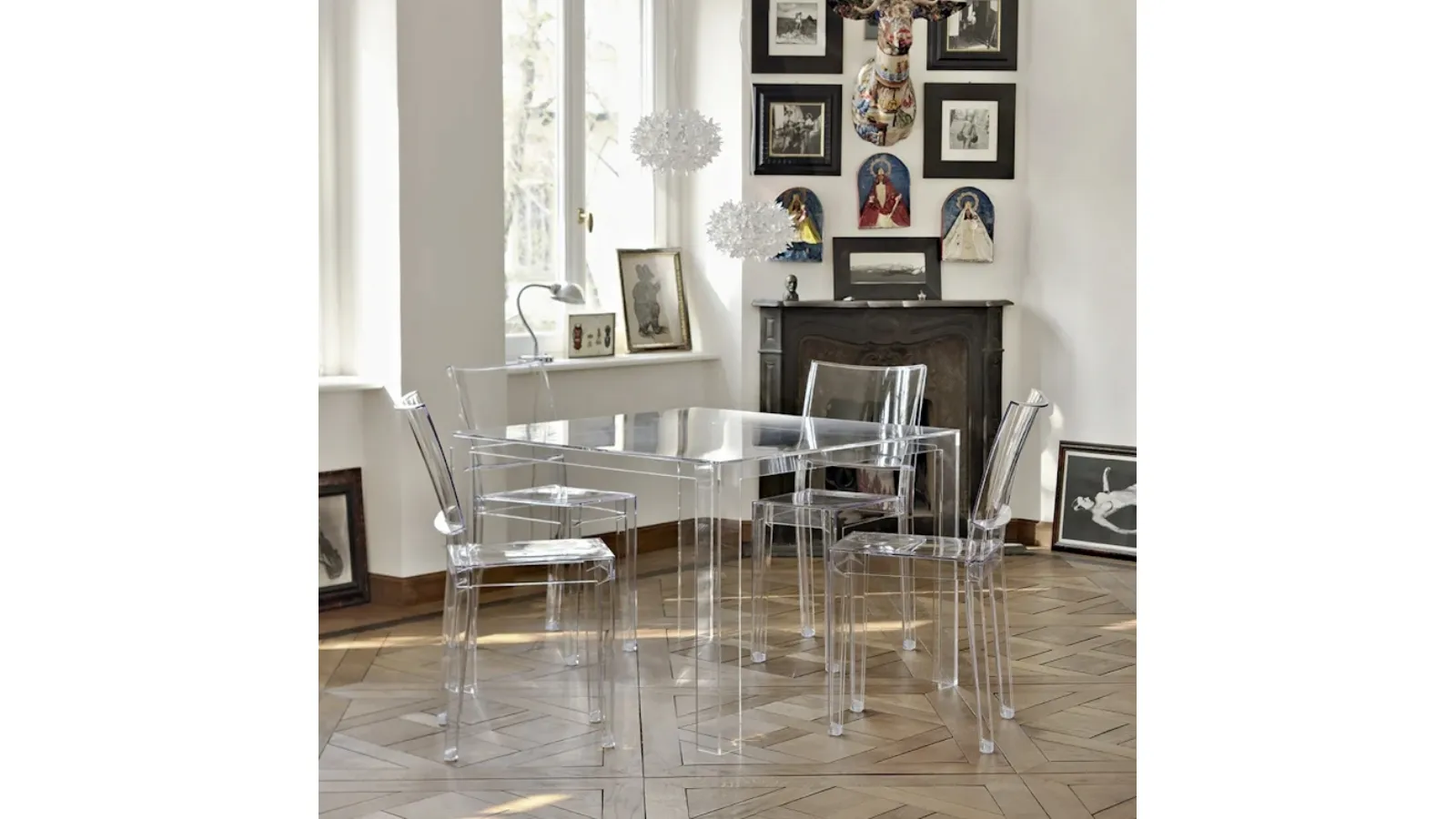 Tavolo Invisible Table in plexiglas trasparente di Kartell