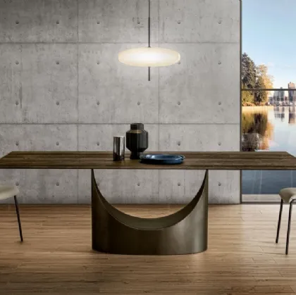 Tavolo U Wildwood con top in legno e base in metallo di Lago