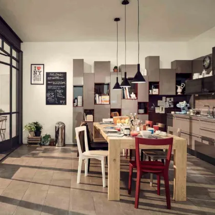 Tavolo Venik con top impiallacciato e struttura in massello di Veneta Cucine
