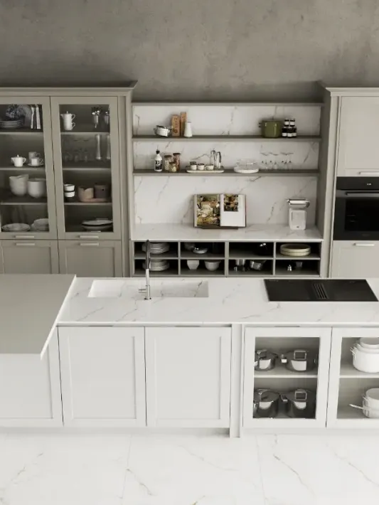 Cucina Classica angolare con isola Mirabeau in laccato Chantilly e Marrone di Veneta Cucine