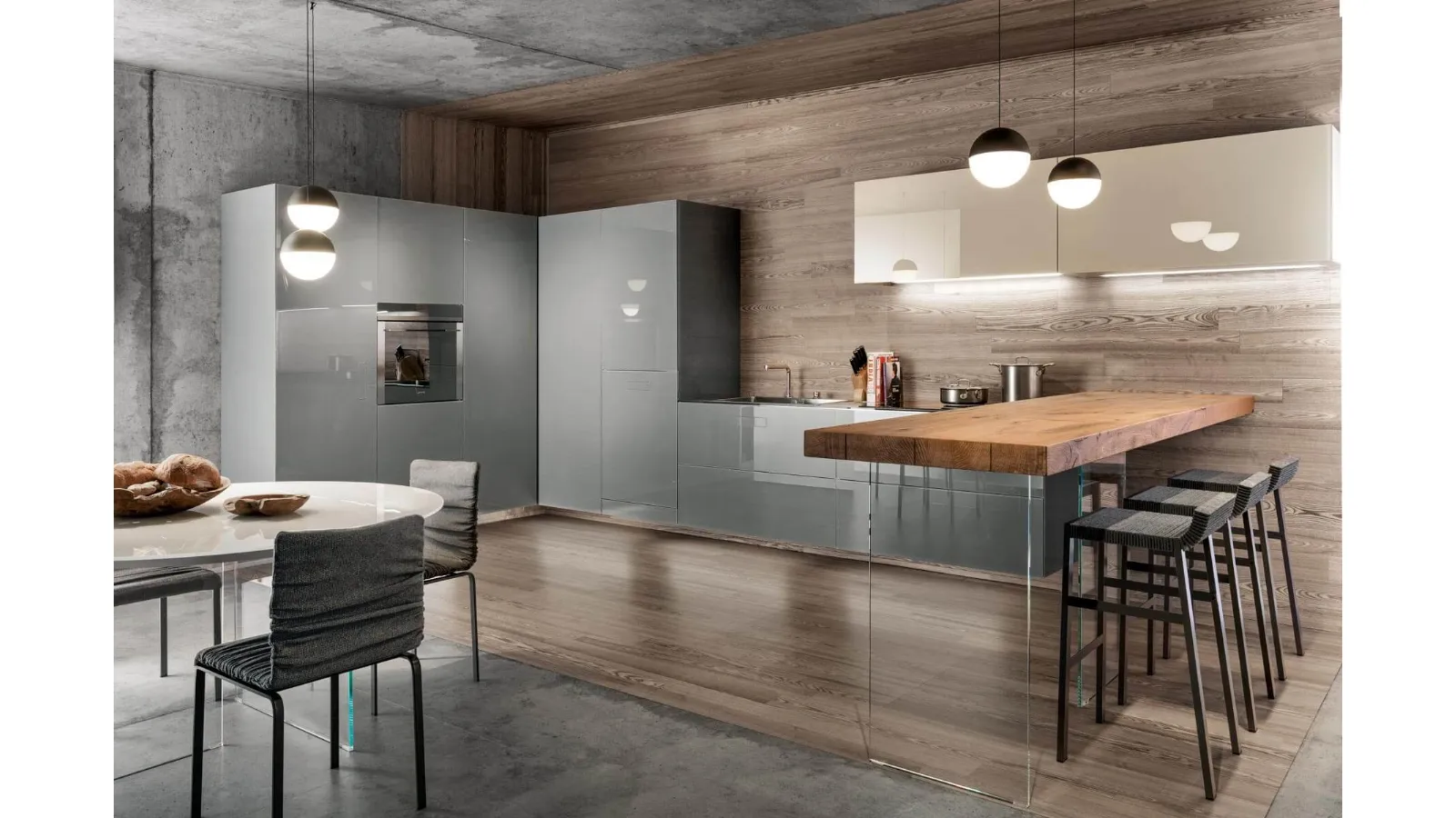 Cucina Design angolare in vetro laccato Grigio lucido 36e8 con penisola in legno di Rovere con base in vetro temperato trasparente di Lago