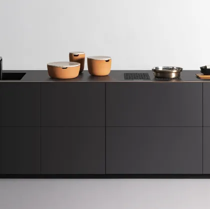 Cucina Design lineare in pietra sintetizzata resistente al calore, antimacchia e antigraffio Artematica Carbontec di Valcucine