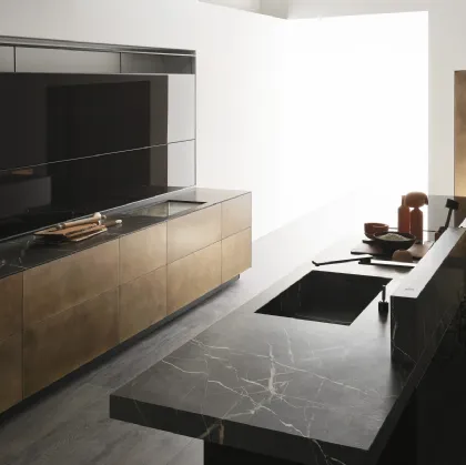 Cucina Design Artematica in ottone anticato e piano in pietra di Valcucine