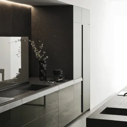 Cucina Design Genius Loci Vitrum lucido Verde Oceanico con cassetto in Zinco Titanio spazzolato di Valcucine