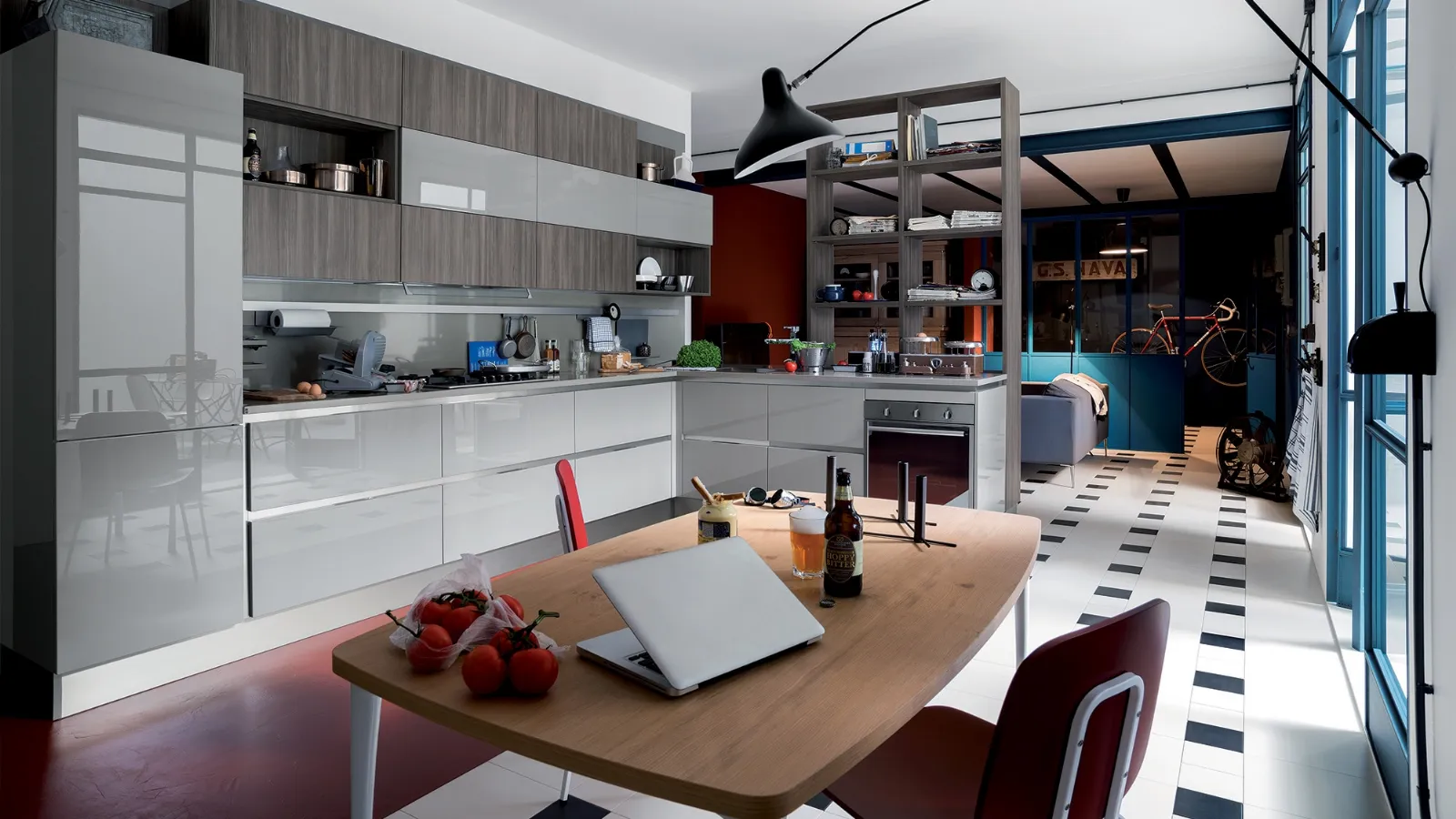 Cucina Moderna con penisola Carrera in laccato lucido Grigio Metallo di Veneta Cucine