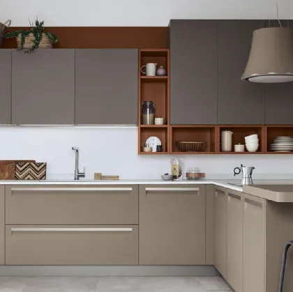 Cucina Moderna Carrera con penisola in laccato Malto e Gianduia di Veneta Cucine
