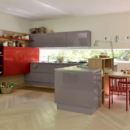 Cucina Moderna con penisola Extra Go in laccato lucido Marron Visone e Rosso veneziano di Veneta Cucine