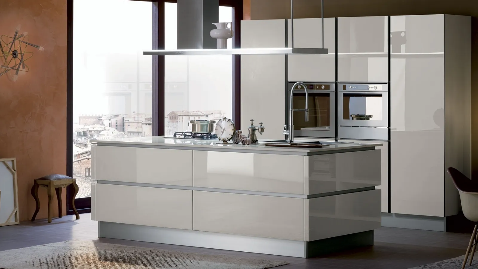 Cucina Moderna Ri flex con isola in vetro laccato lucido Grigio Corda di Veneta Cucine