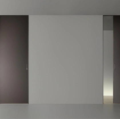 Porta per interni scorrevole Aura in vetro laccato di Rimadesio