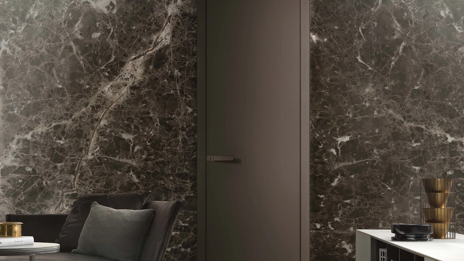 Porta battente per interni Luxor in laccato Caffè opaco di Rimadesio