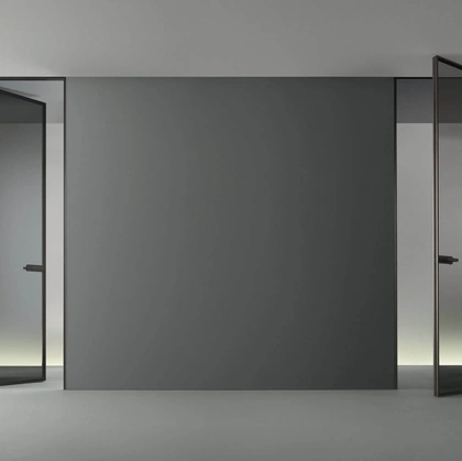 Porta per interni Zen in vetro grigio trasparente con telaio in alluminio di Rimadesio