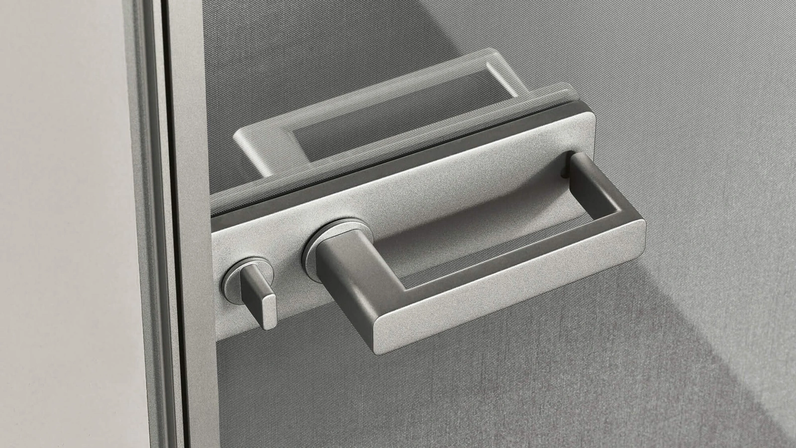 Porta a battente per interni Zen in vetro con telaio e rete in alluminio di Rimadesio