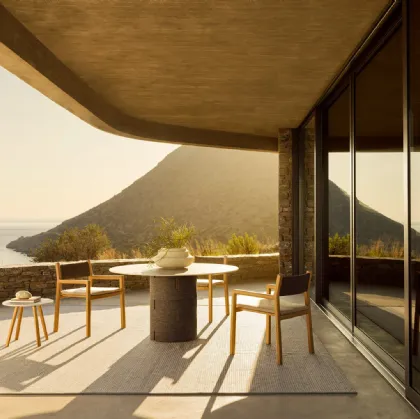 Sedia Gianna Poltroncina in tessuto e legno di Varaschin