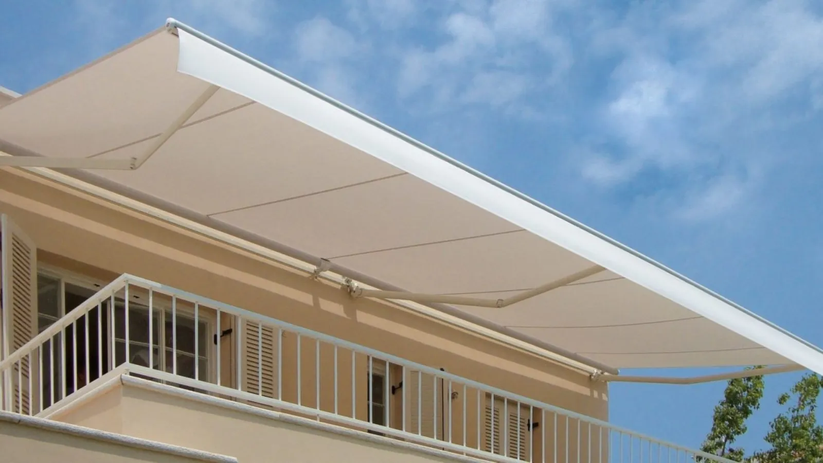 Tenda da sole a bracci con barra quadra di supporto Dim di Gibus