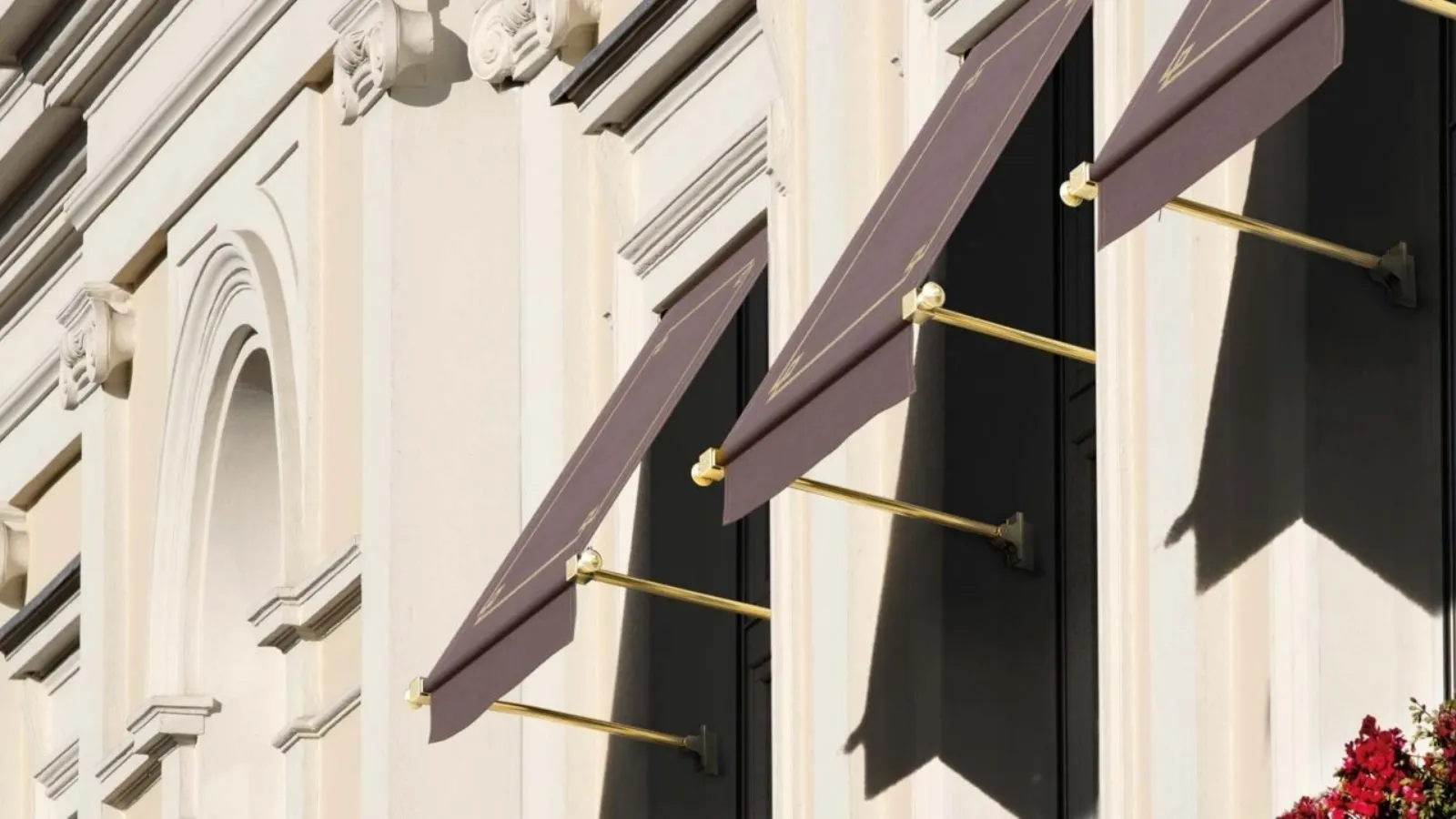 Tenda da sole a caduta Opere Artigiane per vetrine in ottone battuto a mano di Gibus