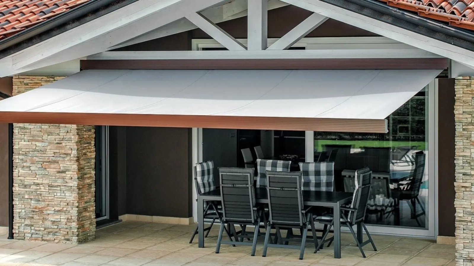 Tenda da sole a bracci con cassonetto e decoro diamantato Segno di Gibus